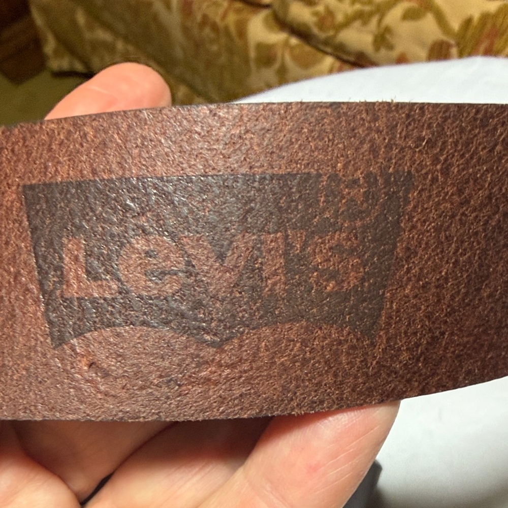 Levi's Woman’s or Men's Dark Brown Leather Belt Matte Gunmetal Buckle size 32-34 - Picture 2 of 6